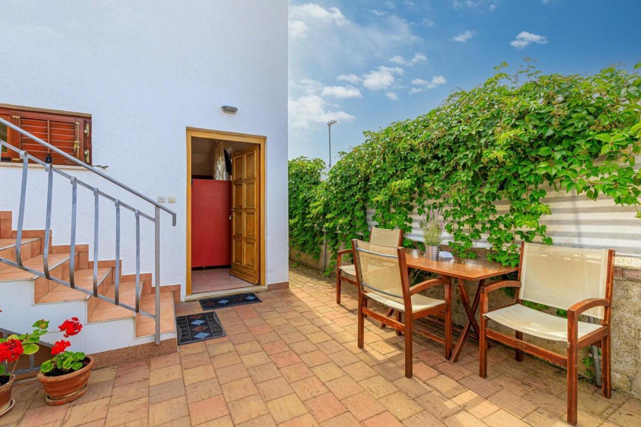 Apartments Pernar Porec Exterior photo